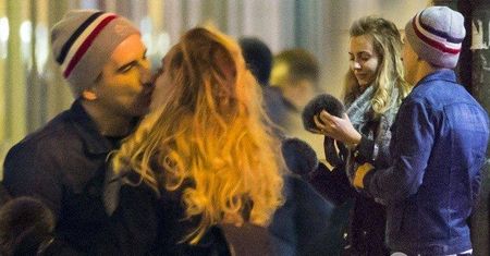 Jak oni się kochają! Michał Koterski i Marcela Leszczak przyłapani na romantycznej randce [PAPARAZZI]