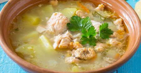 Aromatyczna zupa z ziemniakami i bańtkami. Na Kaszubach jest znana od pokoleń