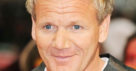 Gordon Ramsay za kratkami?! Spokojnie, on tam tylko gotuje
