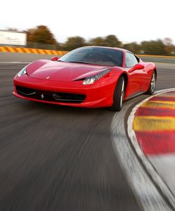 Uszkodził ferrari na dziurze, pozwał miasto i wygrał 50 tys. zł