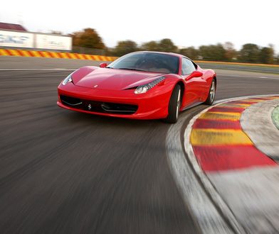 Uszkodził ferrari na dziurze, pozwał miasto i wygrał 50 tys. zł