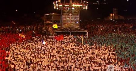 Ogromna flaga, hymn i... czyli Przystanek Woodstock w hołdzie ofiarom zamachów w Nicei [WIDEO]