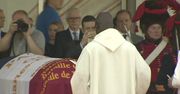 Szczątki francuskiego generała z czasów napoleońskich wróciły do ojczyzny z Rosji.