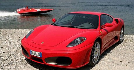 Ferrari bije rekordy prędkości na... wodzie!