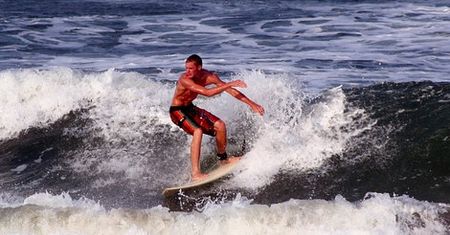 Surfing bezpieczniejszy niż piłka nożna