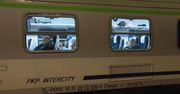 Pociąg zatrzymał się kilkaset metrów za przystankiem. “Zahamował i się cofnął”