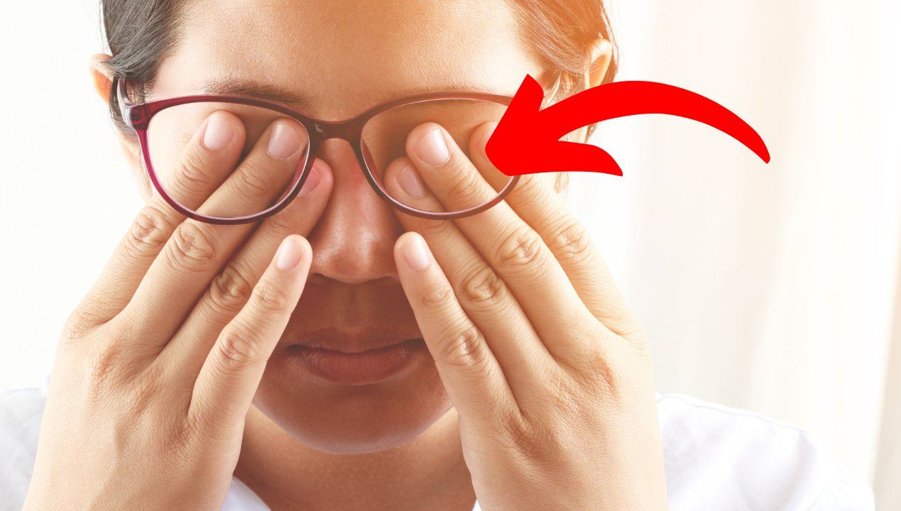 Często trzesz oczy? Mało kto wie, jak brzemienny w skutkach może być ten nawyk