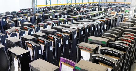 KAS przejęła 700 nielegalnych automatów do gier, 6 osób z zarzutami