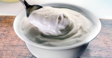Zdrowszy niż jogurt naturalny. Ma więcej białka i znacznie mniej tłuszczu
