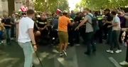 Polak raniony nożem, ponad 50 dziennikarzy poszkodowanych. Brutalna manifestacja przeciwników parady równości w Tbilisi