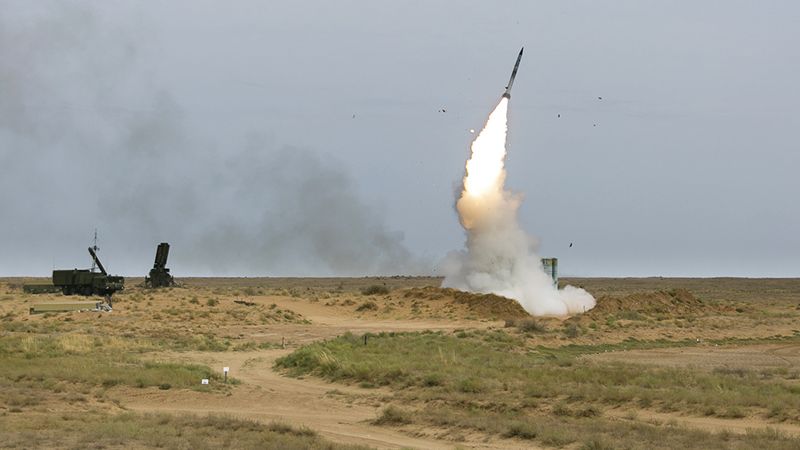  S-400 mają być w stanie niszczyć samoloty i pociski manewrujące na odległość do 400 kilometrów. 