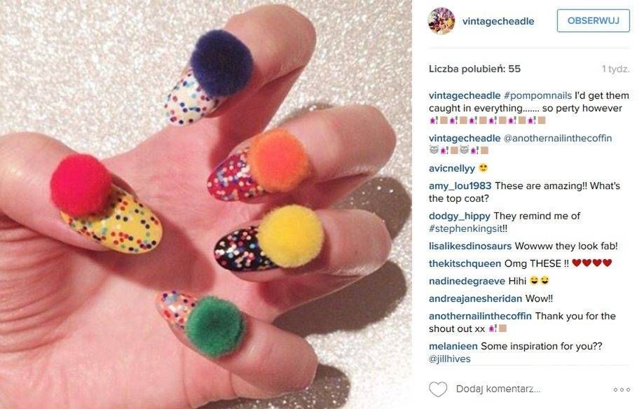 Manicure pomponowy (fot. Instagram)