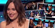 Zabawna "awaria" kreacji Dakoty Johnson na People's Choice Awards. "Nie to, żeby nikt z tu obecnych nie widział mojego biustu..." [WIDEO]