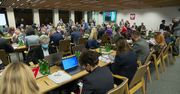 Wulgaryzmy i problemy ze zdalnym połączeniem podczas posiedzenia komisji edukacji.