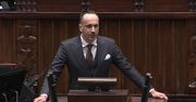 “Brawo minister Czarnek. Wstańmy i pokażmy, jak jesteśmy dumni”. Kowalski zagrzewa do braw w Sejmie