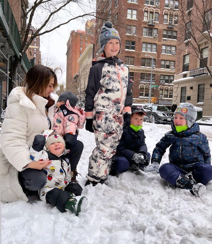 Hilaria Baldwin z dziećmi | fot. Instagram.com/hilariabaldwin