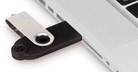 Pendrive zabezpieczony rozpoznawaniem głosu