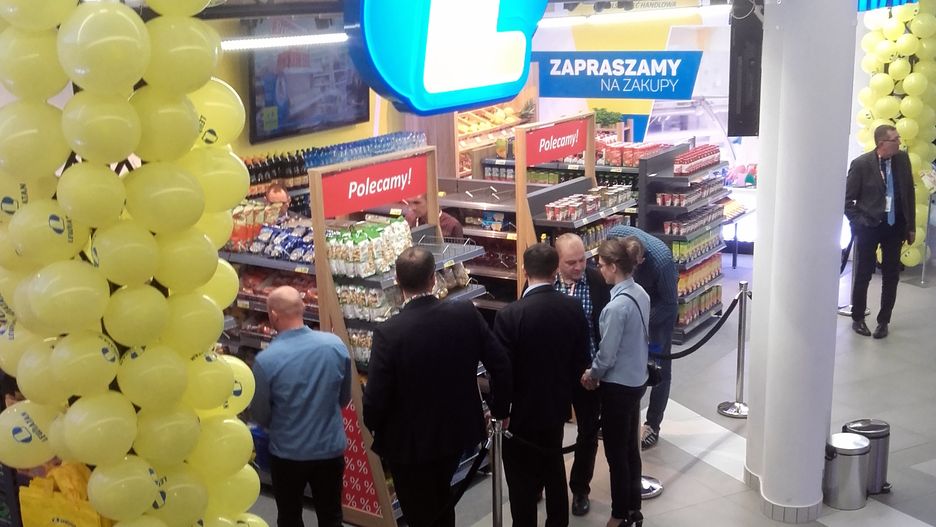 Magii komicznie niskich cen nie potrafili oprzeć się obecni na kongresie członkowie elit. 