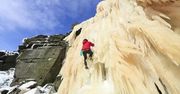 Zamarznięty wodospad Kinder Downfall hitem wśród brytyjskich wspinaczy