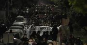 Demonstracja przeciwko brutalności policji zakończyła się bitwą z mundurowymi na ulicach Aten.