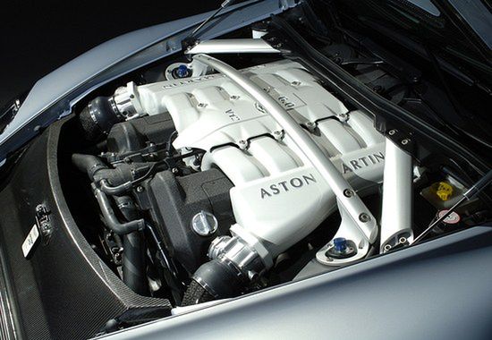 Szlachcic na dopingu - Aston Martin V12 Vantage RS