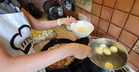 Zamiast zwykłym mięsem, wypełnij pyzy tym składnikiem. Będą jeszcze tańsze i lepsze