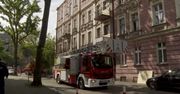 W kamienicy oderwał się balkon, nie żyje kobieta. Ewakuowani lokatorzy nie mogą wrócić do mieszkań
