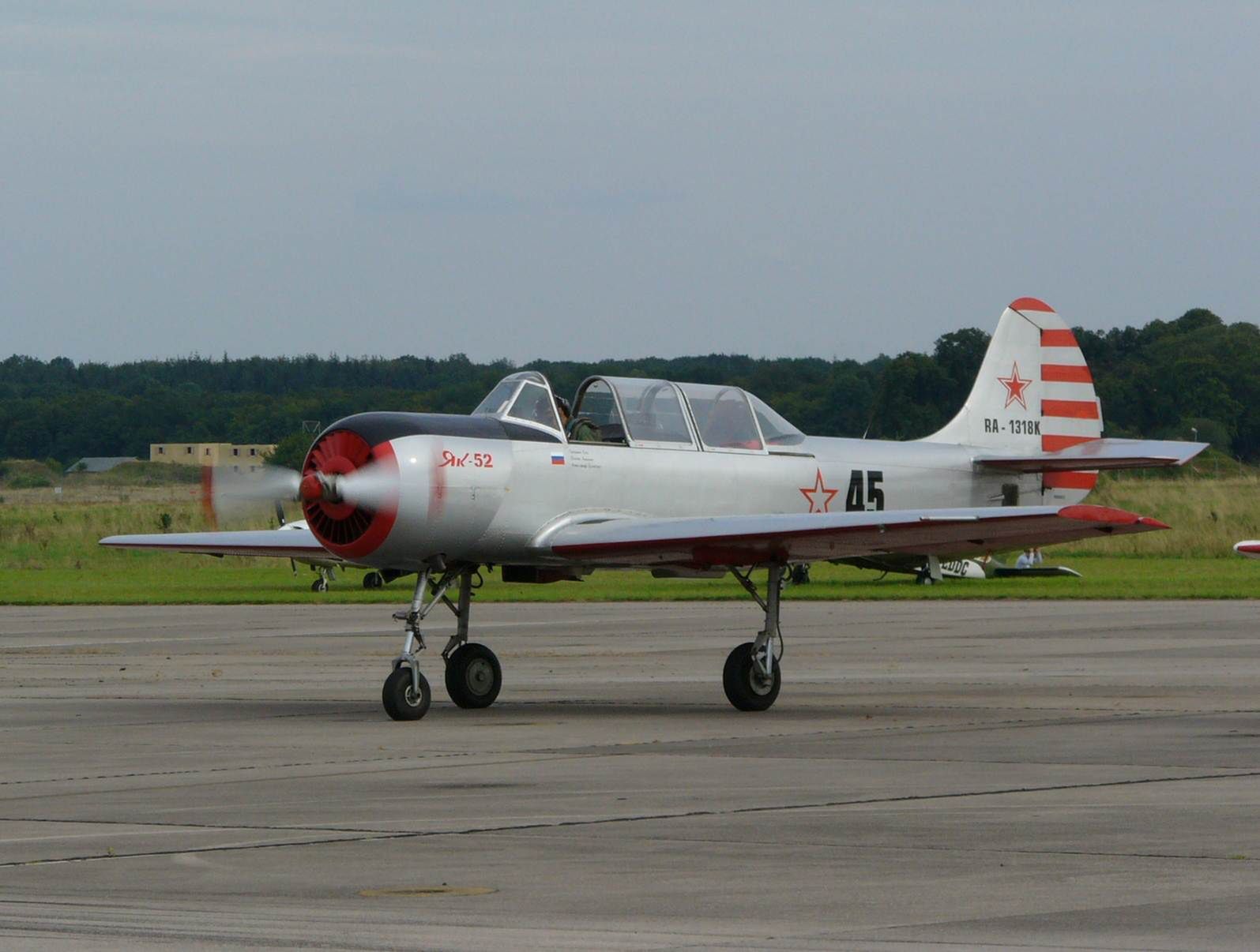 Jak-52 podobny do tego, który uległ katastrofie w Płocku