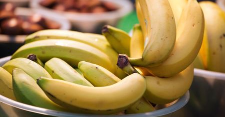 Nie tylko poprawiają smak grzańca. Wbij je w banana i zobacz, co się stanie