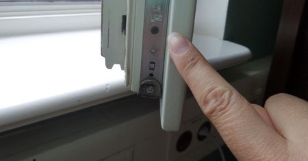 2 razy do roku powinieneś zmieniać tryb w swoich oknach. Pomoże Ci to dużo zaoszczędzić