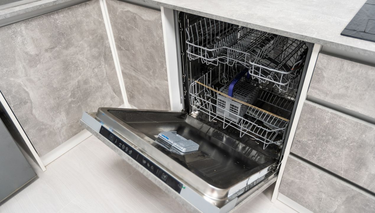 How to clean a dishwasher using home methods? Photo: Freepik