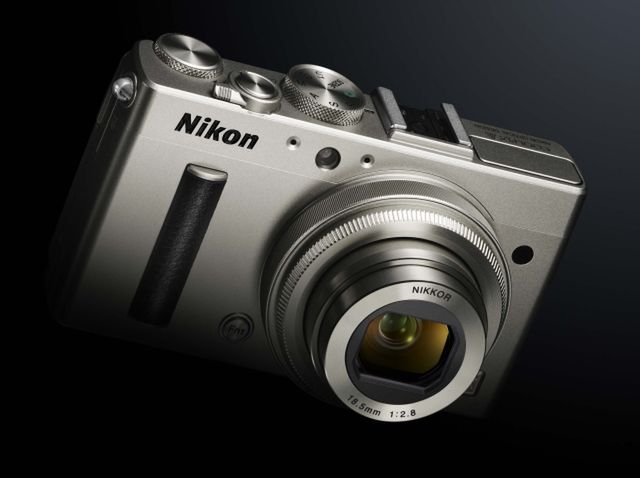 Nikon pokazał dwa nowe aparaty i obiektyw