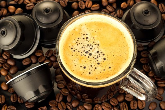 Jaki ekspres do kawy kupić? Kapsułkowy, ciśnieniowy, a może klasyczny?