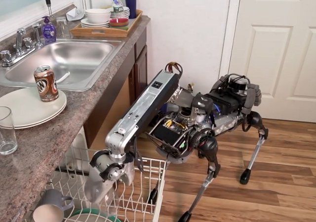 Robot idealny - pozmywa naczynia, przyniesie napój z lodówki