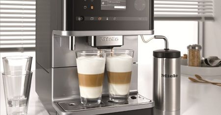Wolnostojący ekspres do kawy Miele CM6