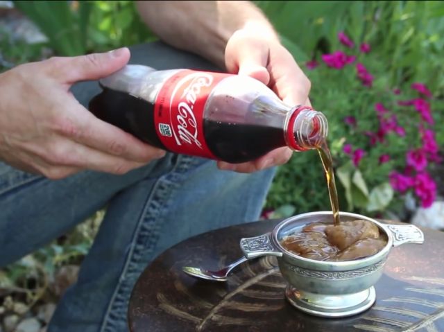 Zmień Coca-Colę w lody w kilka sekund - wystarczy zwykła lodówka!