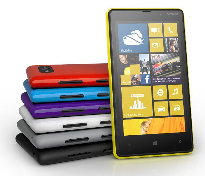 Nokia Lumia 825: Ekran HD 5,2" i 4-rdzeniowy CPU