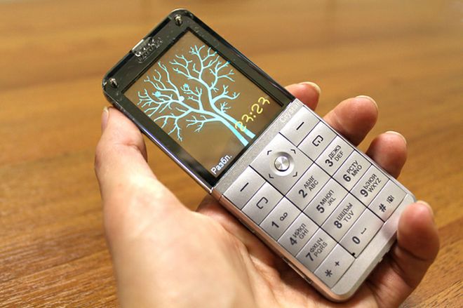 Explay Crystal: najtańszy telefon z przezroczystym wyświetlaczem