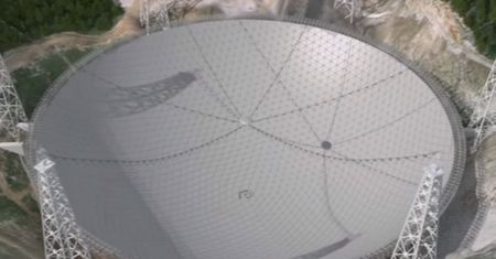 Chiny będą szukać obcych. Kończą budowę największego teleskopu na świecie