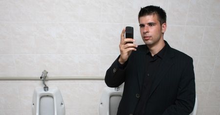 Telefon naładujesz... moczem!