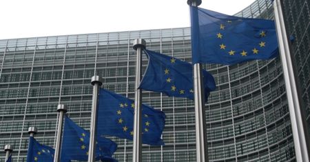 Kroes chciała ściąć opłaty w roamingu w UE o 90 proc.