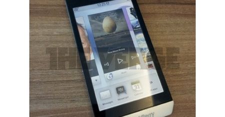 Czy ten telefon może uratować BlackBerry?