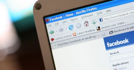 Jedna wizyta na Facebooku może popsuć cały dzień pracy