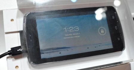 CES 2012: Fujitsu Arrows - cztery rdzenie i aparat 13,1 Mpix