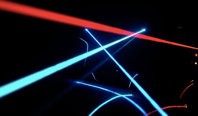 Pionierski laser polimerowy opracowany przez Polaków - projekt "niemożliwy do zrealizowania"