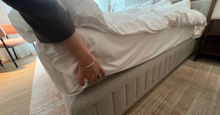 Kiedyś była sprzątaczką w hotelu. Zdradza jakie miejsca sprawdzić po wejściu do pokoju