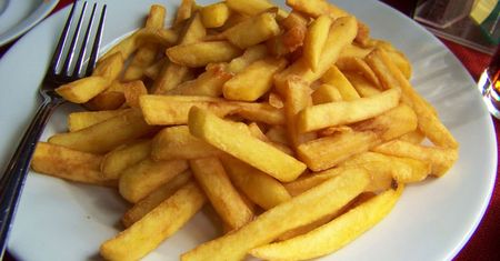 Belgijskie frytki jak z foodtrucka. Zamiast przepłacać, kup ziemniaki i zrób sam