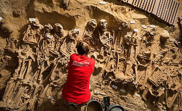Pod domem handlowym w Paryżu odkryto ponad 200 szkieletów