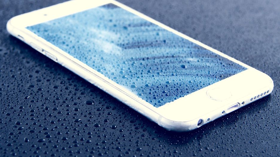 iPhone 6s przetrwał upadek z samolotu i został odnaleziony po 13 miesiącach. Wciąż działał!