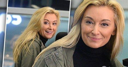Martyna Wojciechowska paraduje po lotnisku z odważnym hasłem na sobie! Wyraziła swój stosunek do PiS-u?